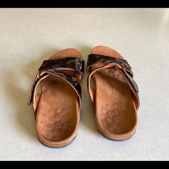 Vionic slide sandals size 7. - Picture 10 of 16